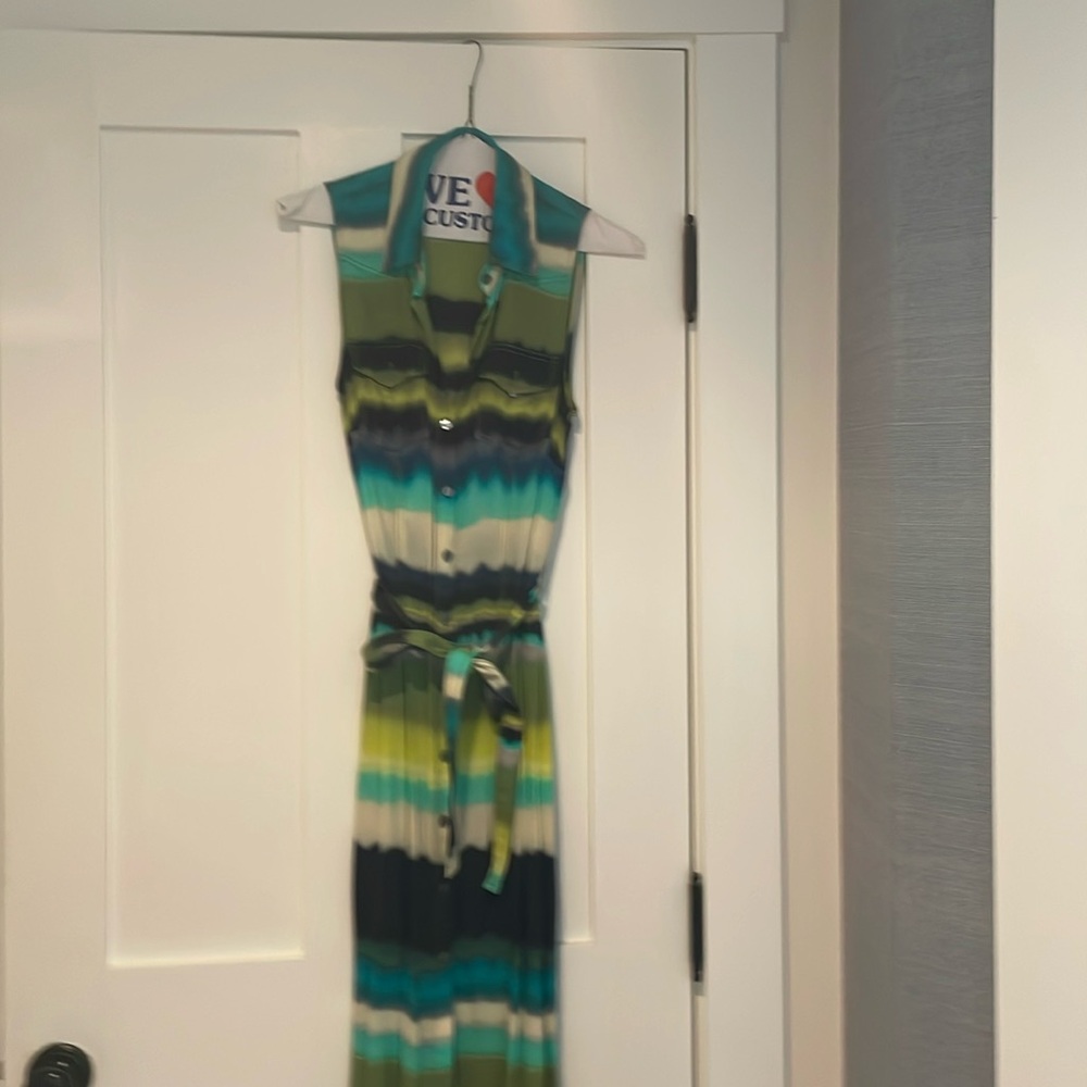 Great Casual beach to dinner long dress with slit sides….size 4